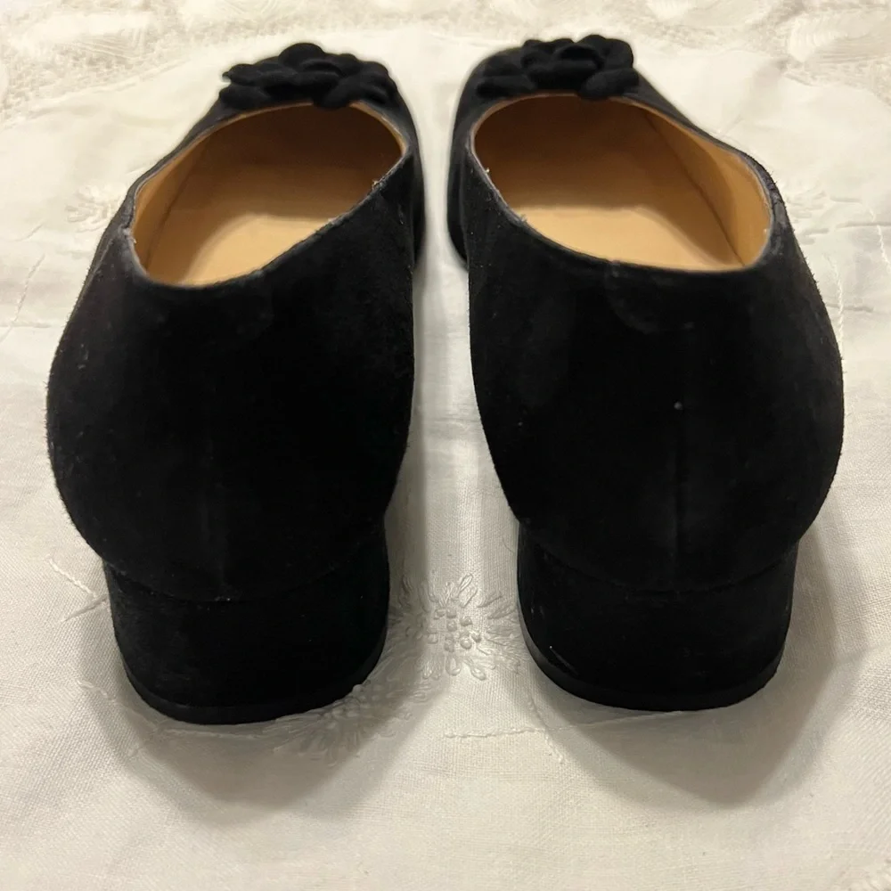 Saks Fifth Avenue Folio Collection Black Suede Pumps Heels Rosette 8.5 AA